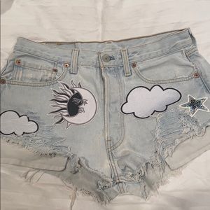 LEVI CUT OFF SHORTS WITH PATCHES